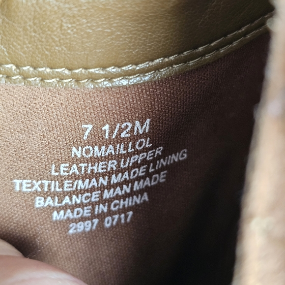 Nine West tan suede heeled ankle booty. Woman's size 7.5. - Picture 7 of 12